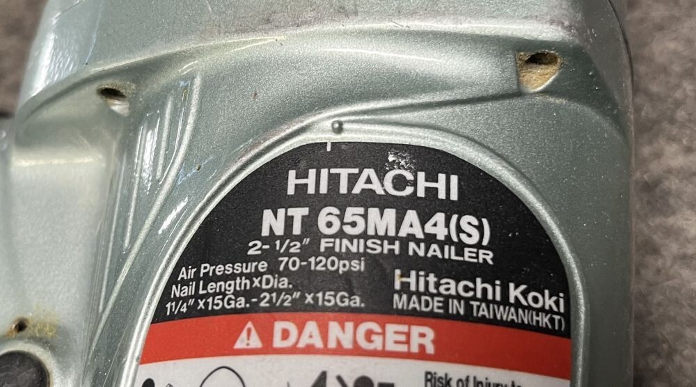 Hitachi 15-Gauge 2-1/2 in. Angled Pneumatic Finish Nailer Kit NT65MA4, nice