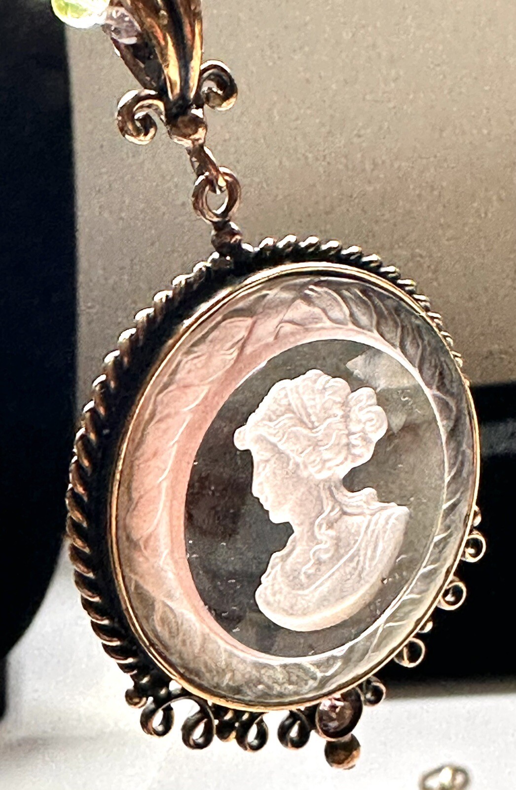VINTAGE EXTASIA INTAGLIO CAMEO FROSTED NECKLACE JEWELRY Light Purple