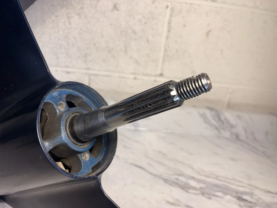 Unidad inferior Evinrude Etec 40-65 HP de 20" de largo 2004 arriba Foto 4 de 4