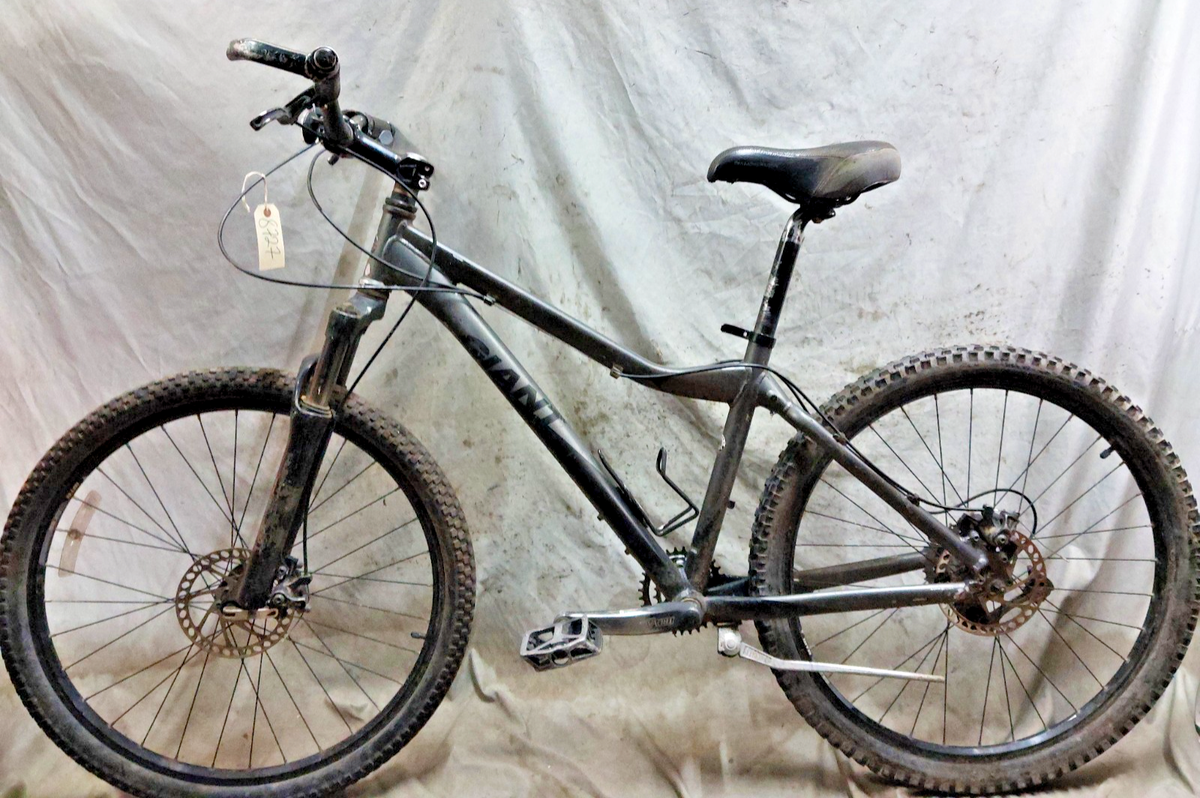 2015 Giant Yukon MTB Bike Medium 16