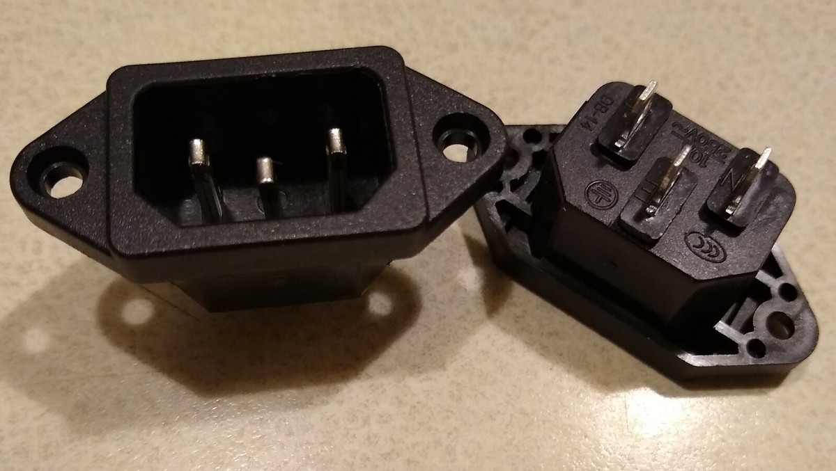 Produktbild von 2x IEC 320 C14 Stecker – PCB Panel Einbau-Buchse Für Deine Elektronikprojekte