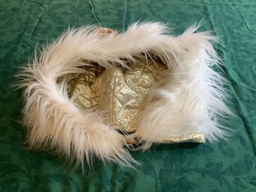 Merrymaking Co. Bespoke Fur Animal Hood White Lion/Gold Lining Exc. Cond. - Picture 4 of 8