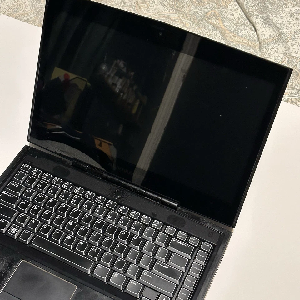 Alienware M14x 14" i5 2.6 GHz, 6GB RAM, 512GB SSD, BEEPS As Is For Parts - Image 2 of 4