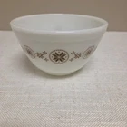 Pyrex Vintage Town & Country White Milk Glass  1 1/2 Pint 401 Mixing Bowl