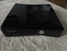 XBOX 360 250GB + 2 Controllers + AV Leads