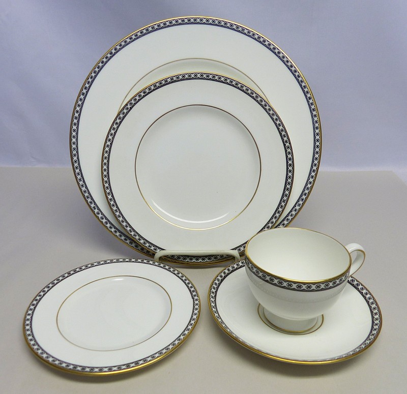 Wedgwood ULANDER BLACK  Dinner Service for 12, Classic Black and White China Set