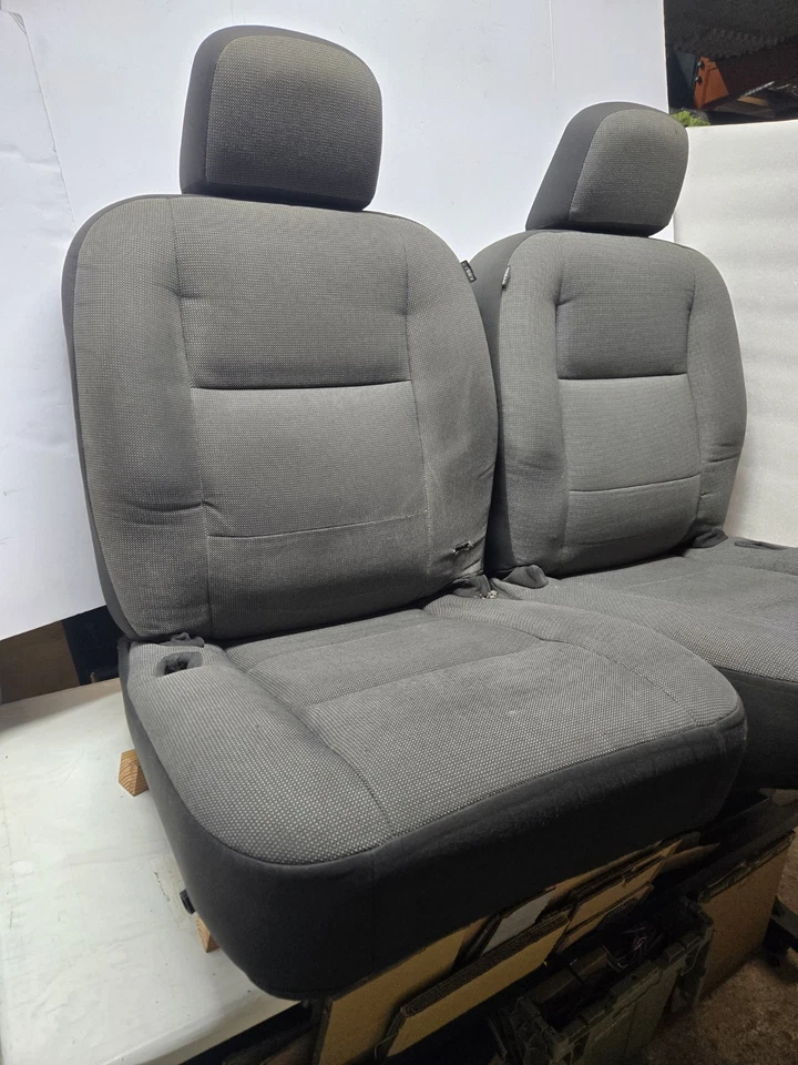 CVPI 2005 - 2010 福特皇冠维多利亚警察原始设备制造商前座套和泡沫 CHAR BLK — 第 3/4 张图片