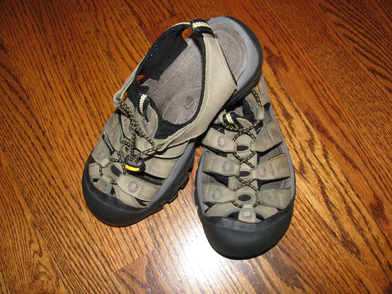 Sandali sportivi donna KEEN 7 5 verde salvia impermeabili ottime condizioni