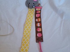 Pacifer Clips Lot of 2 Baby Girl