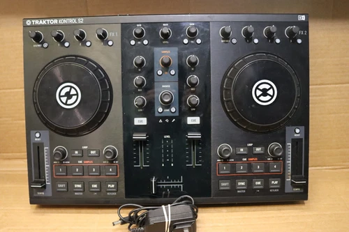 Native Instruments Traktor Kontrol S2