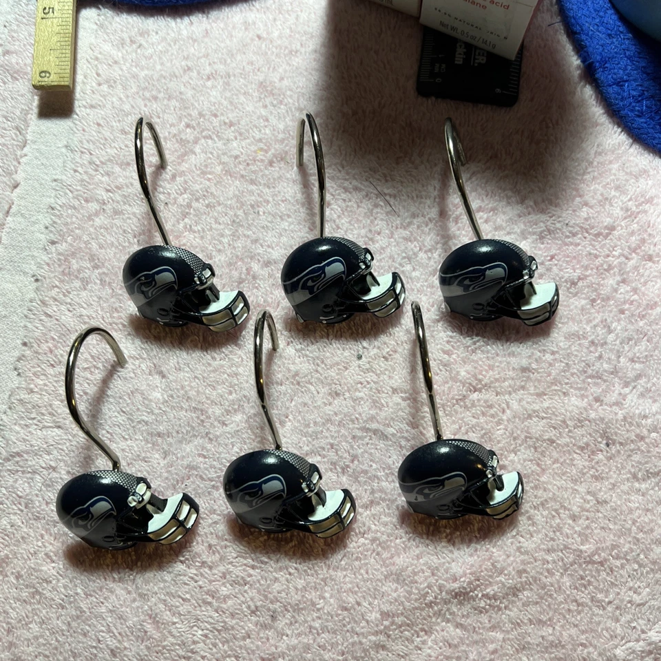 6 anéis de gancho cortina de chuveiro capacete de futebol americano NFL Seattle Seahawks - Imagem 3 de 4