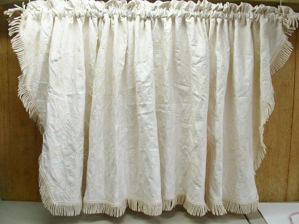 Cortina Jacquard Veratex con Flecos Pesados ~ Marfil ~ 137" W x 42" L con Flecos de 3" Foto 2 de 4