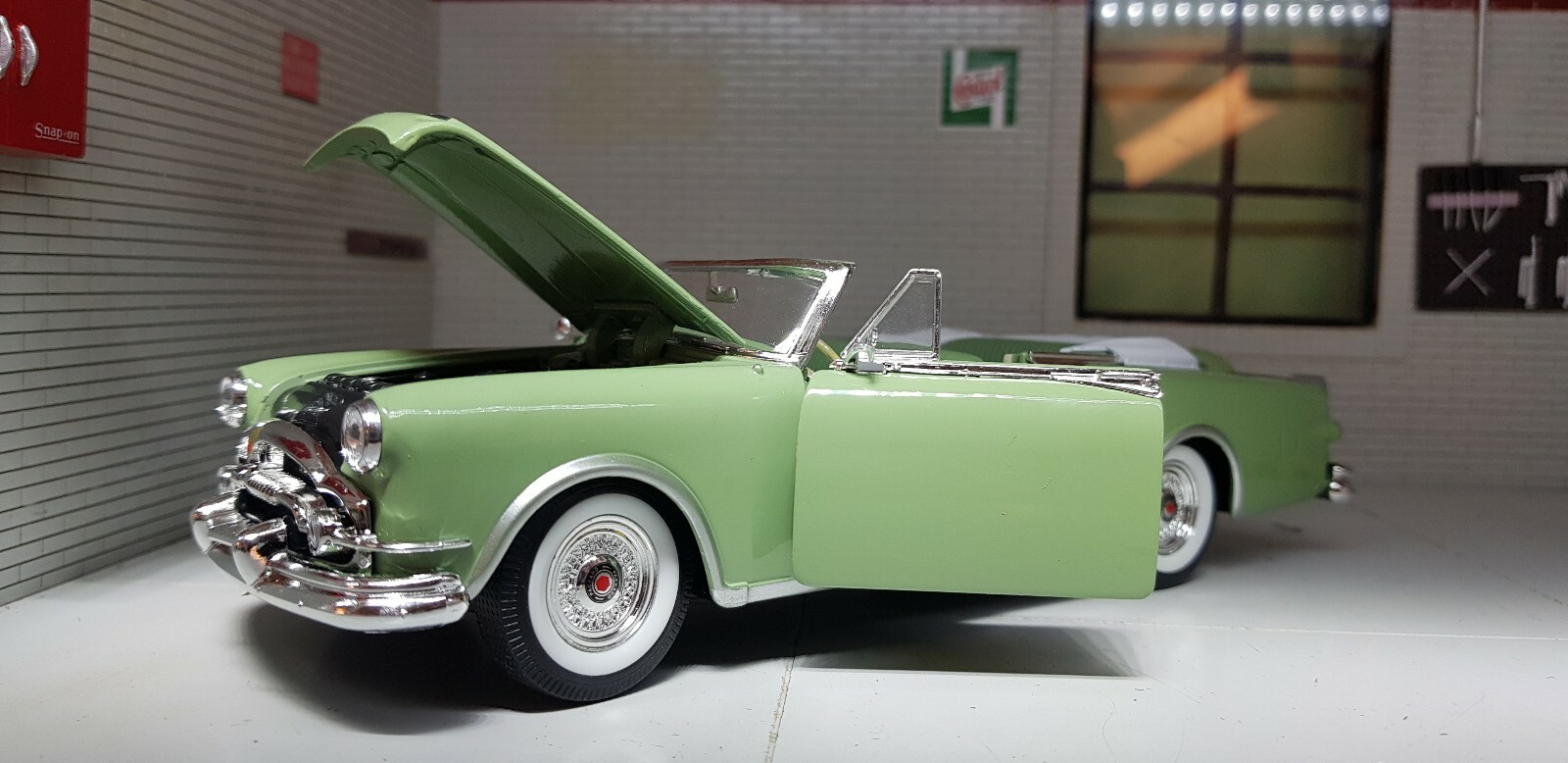 Packard Caribbean Open Convertible 1953 Green Welly 1:24 Scale Diecast Model Car