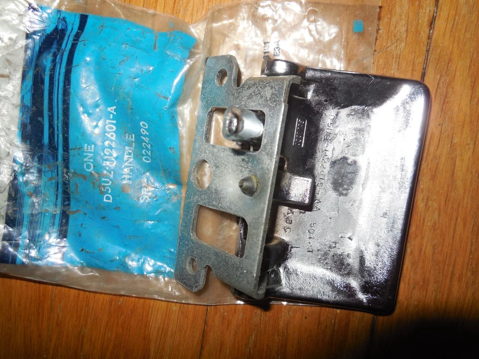 NOS 1975 - 1979 福特 E100 E250 E350 后门内门把手 D5UZ-1122601-A — 第 2/2 张图片