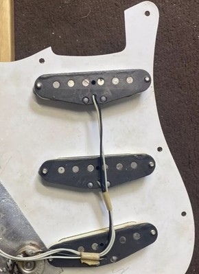 * * * Ultra-Rare Vintage 1974 Fender ''black bottom'' Staggered Pickup Set * * *