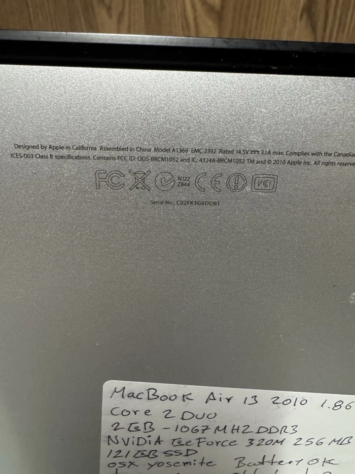 Apple MacBook Air 13” A1369 2010 – Core 2 Duo – 2GB – 120GB SSD – Enciende Foto 2 de 4