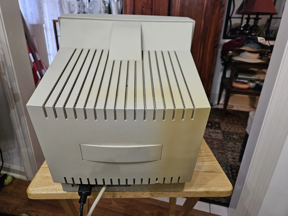 VINTAGE MAG INNOVISION 14" CRT COLOR MONITOR - WORKING - Image 4 of 4