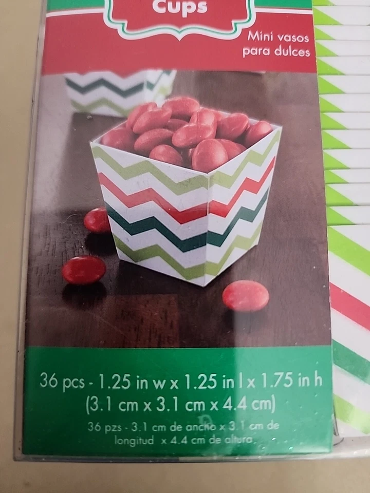 Mini tazas de golosinas de papel vacaciones de Navidad 36 piezas rojo verde Chevron 1,25" x 1,75" Foto 2 de 3