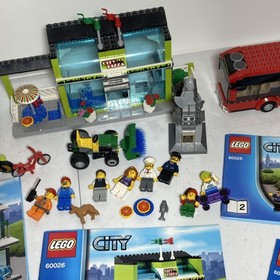 LEGO 60026 Town Square Mostly Complete w/ Minifigures & Instructions &ndash; Read 