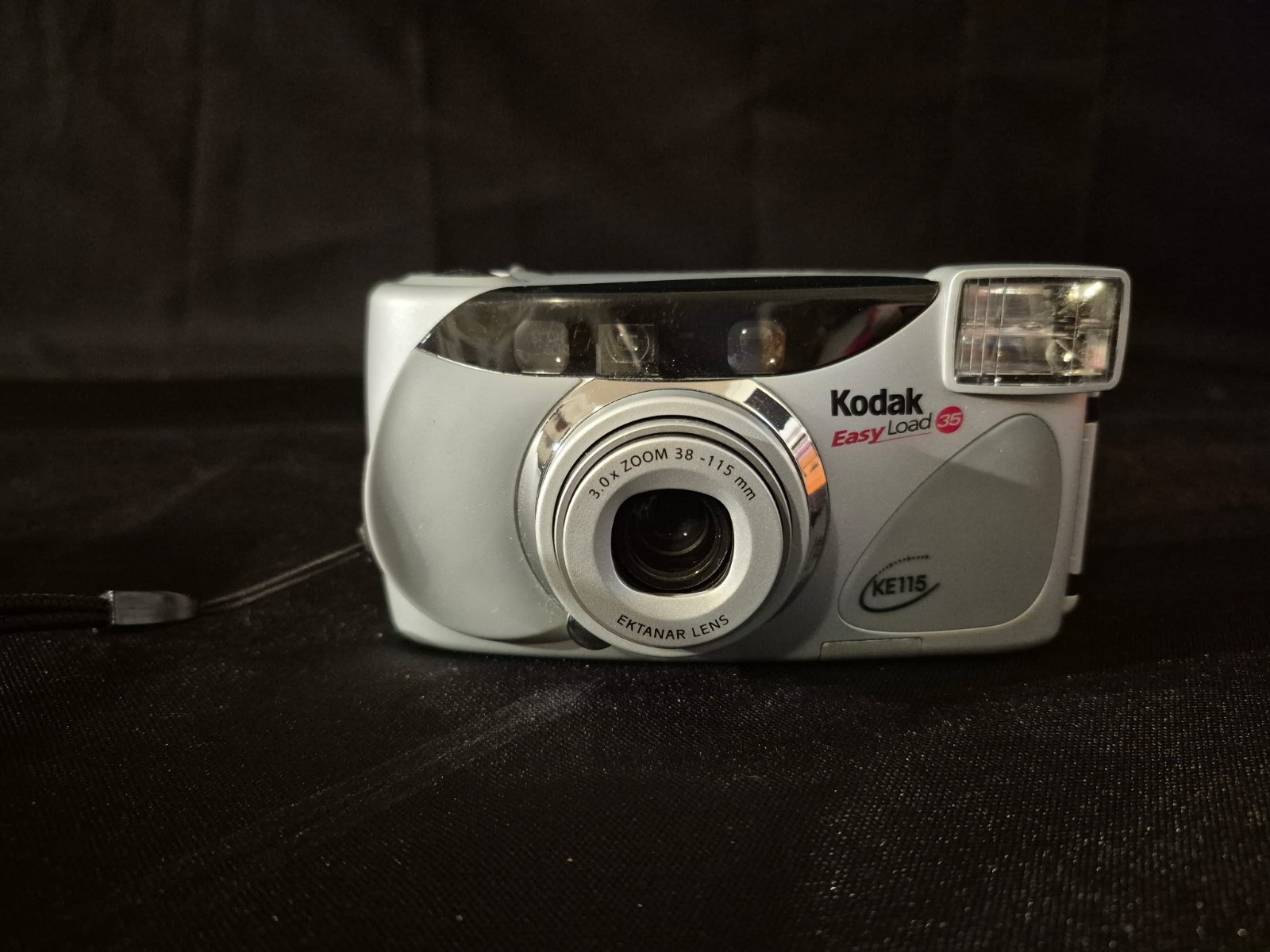 Kodak KE115 Easy Load 35mm Camera Zoom 3x 38-115mm Ektanar Lens TESTED Good