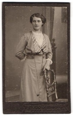 Fotografie Hugo Schwerg, Pirna, Albertstrasse 13, Portrait junge Dame im modisc 