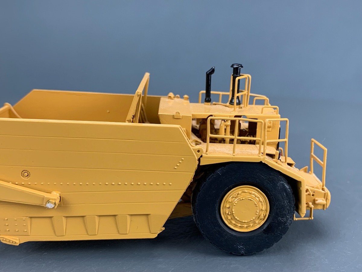 1:87 Classic Construction Models Brass Cat 657G Scraper Yellow