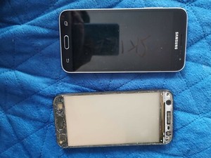 2 Posten Samsung Galaxy J3 (2016) J320FN - DEFEKT - NUR FÜR ERSATZTEILE