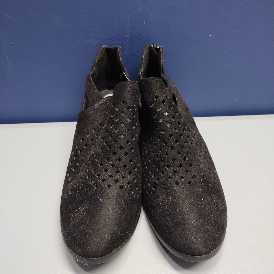 Soda Ankle Cutout Booties Womens Size 8.5 Black Perforated Suede Back Zipper - Image 2 of 4