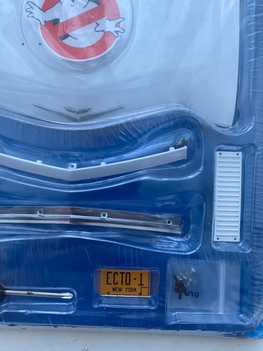 EAGLEMOSS BUILD THE GHOSTBUSTERS ECTO-1 CAR ISSUE PART 1 THE HOOD + FRONT PARTS - Picture 2 of 2
