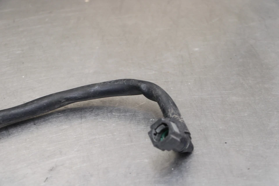 03-04 YAMAHA YZF R6 06-09 R6S FUEL HOSE GAS LINE TUBE PIPE 5SL-13971-01-00 — 第 3/4 张图片