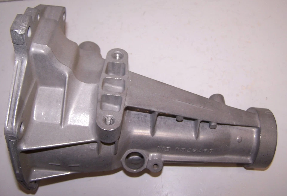 Muncie 4 Speed 71 - 74 Tail Housing GM 3978764 Nice Tail needs 1 thread repair - Image 3 of 4