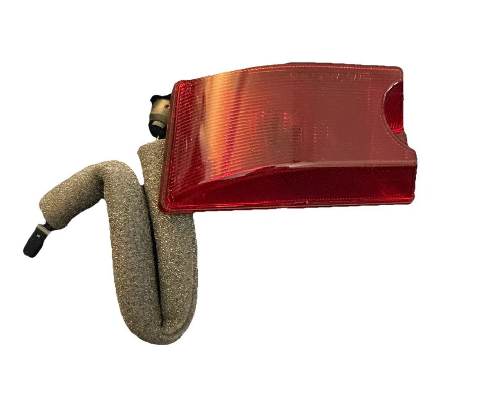 Genuine GM 2003-2009 Hummer H2 15060525 LH Rear Outer Roof Mtd. Red Marker Lamp - Image 3 of 4