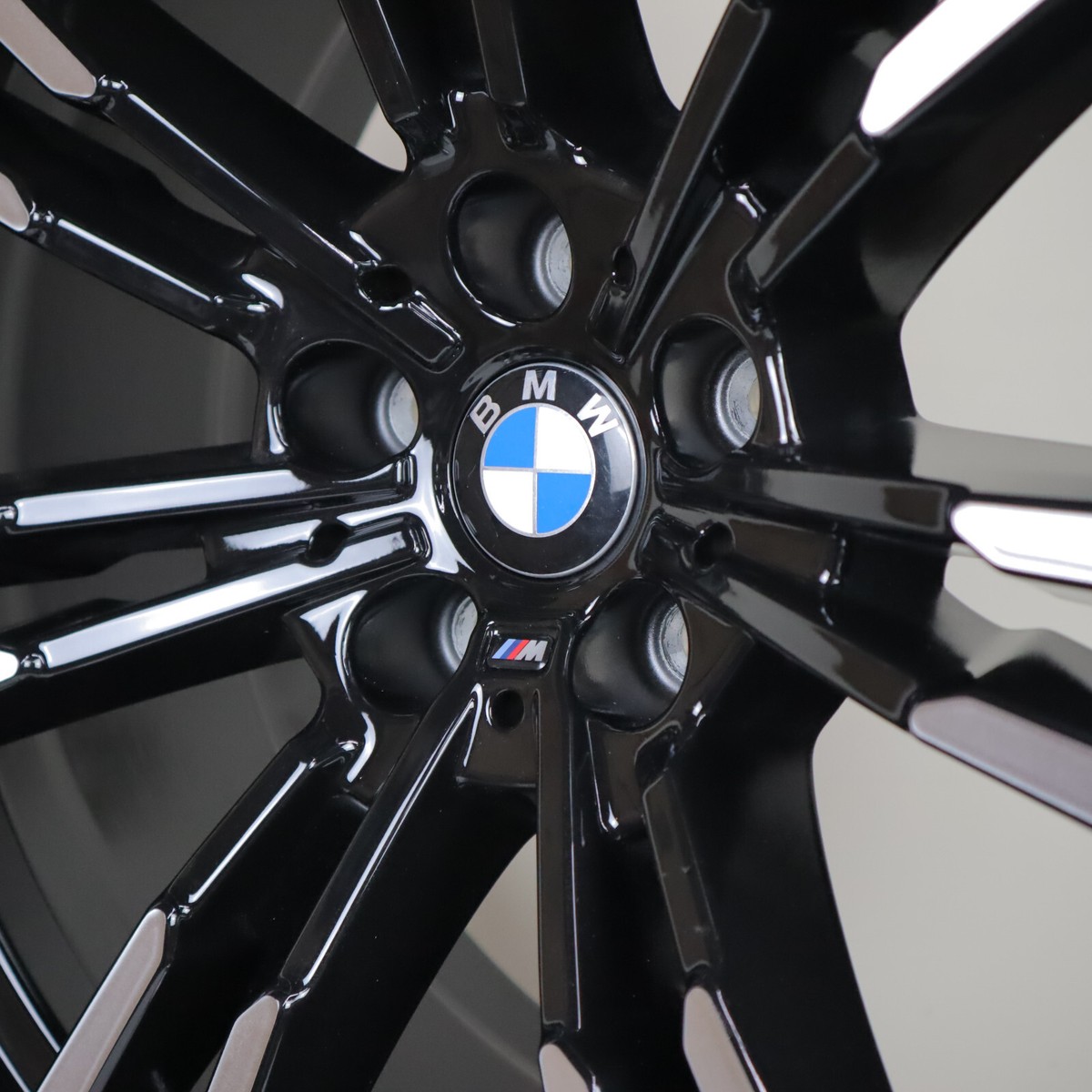 BMW F90 M5 20X10.5 REAR WHEEL 86390 RIM 8073979 BLACK