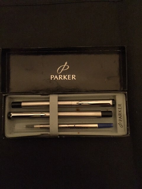 Coffret cadeau Parker Vintage stylo plume et roller en acier pour de grandes occasions