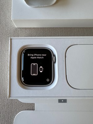 Apple Watch Series 8 -  45mm gps starlight
