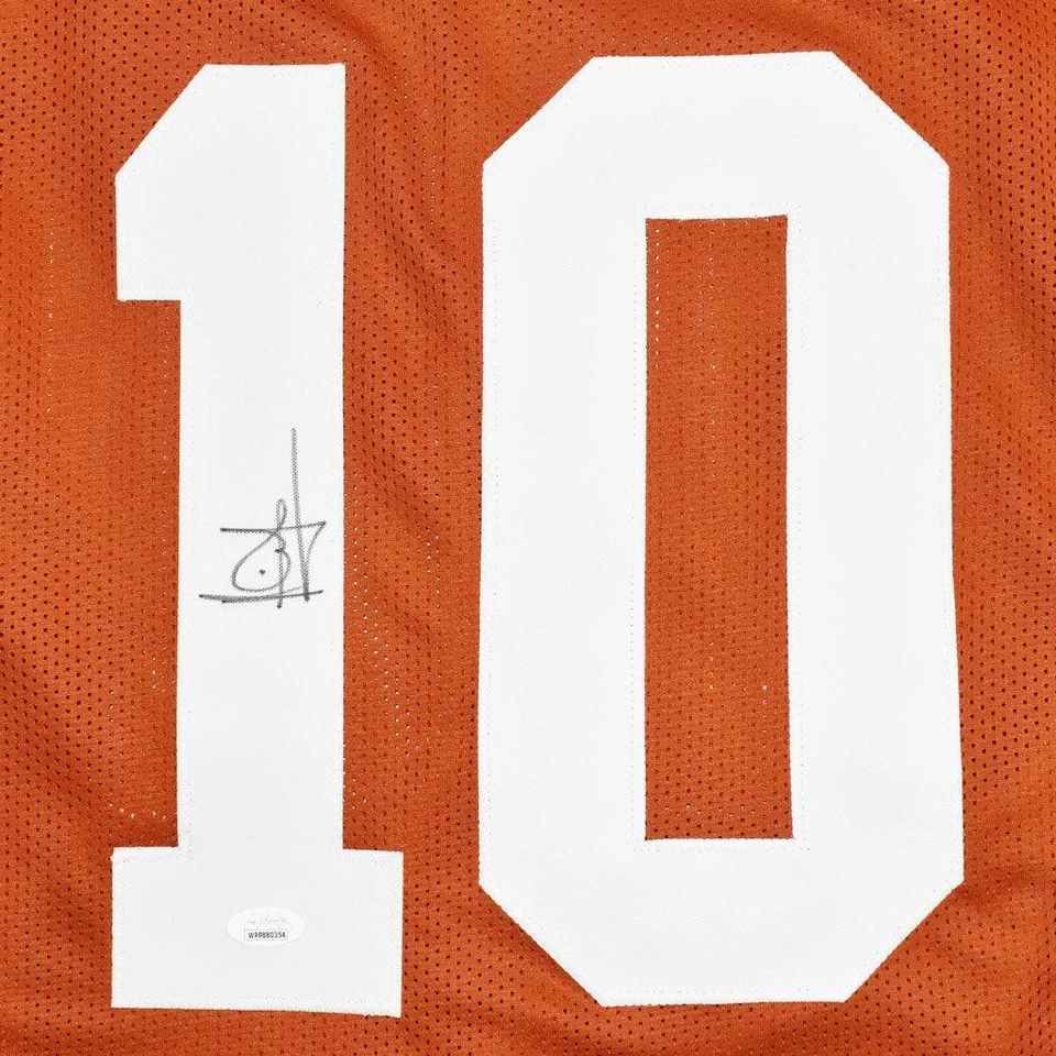 Camiseta de fútbol americano Vince Young firmada por Texas College naranja (JSA) Foto 2 de 3