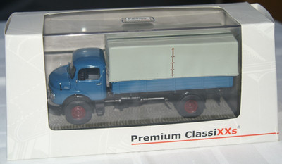 Mercedes-Benz L 911 Lkw, Pritsche mit Plane, blau, Premium ClassiXXs,  1:43 OVP