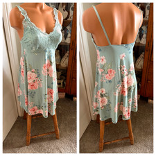 FLORA NIKROOZ ROMANTIC GREEN FLORAL W/ LACE OVERLAY CHEMISE NIGHTGOWN SZ M