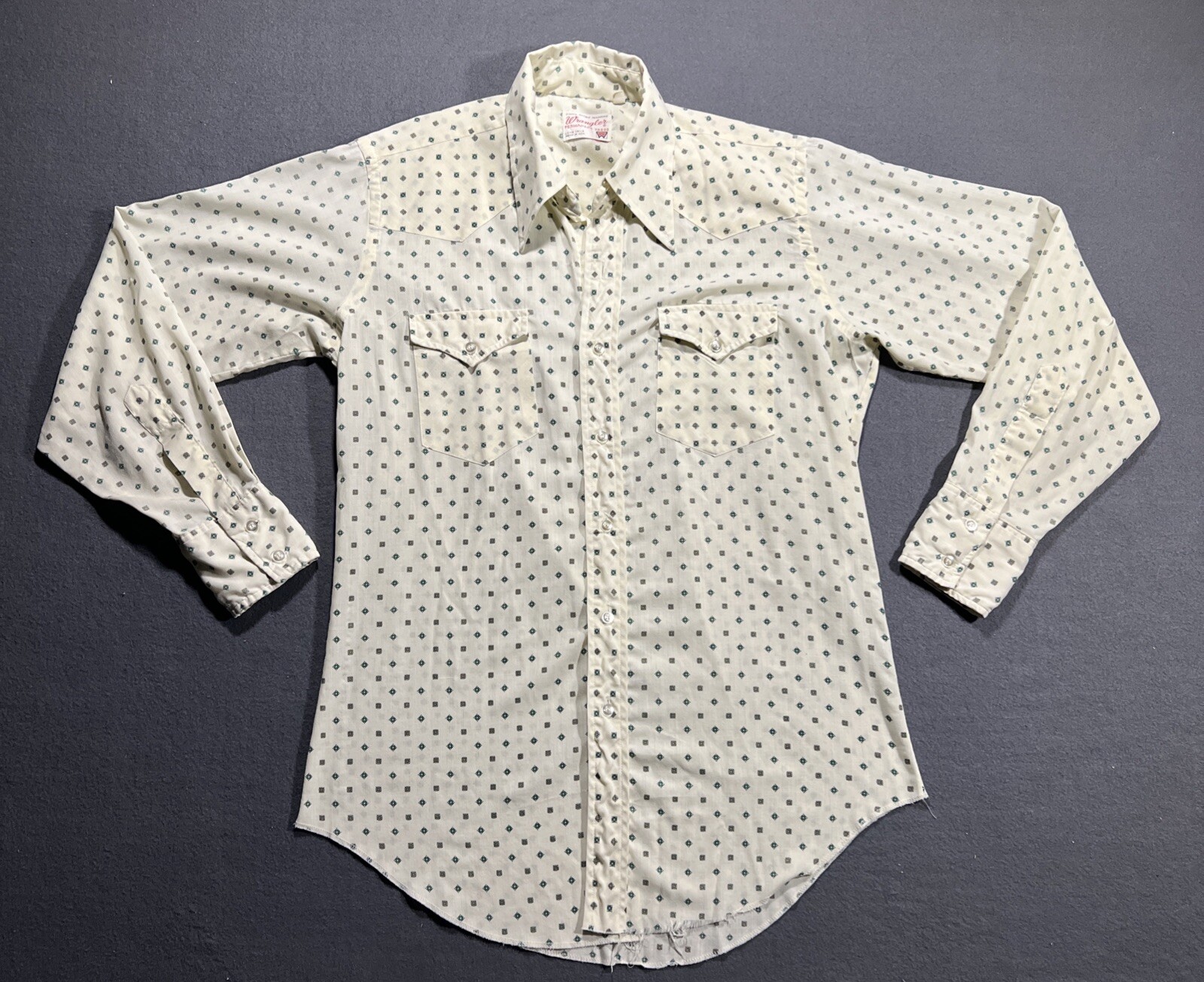 VTG Wrangler Button Up Western  Shirt Mens 15.5x34 White Geo X Long Tail *READ*