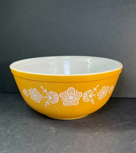 Vintage PYREX “Butterfly Gold” #403 2.5 Qt Cinderella Mixing Nesting Bowl