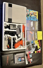 Nintendo NES Action Set Console Bundle Zapper Controllers Games Manuals Box