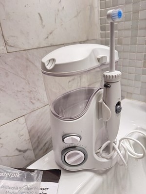 *READ DESCRIPTION* Waterpik Ultra Water Flosser White WP-100W