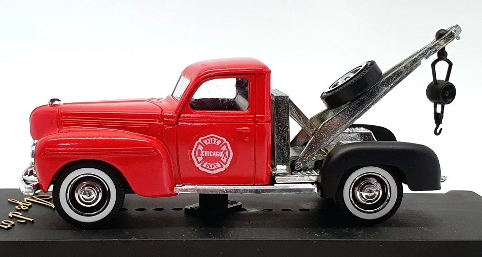 Solido 1/43 Scale 4428 - Dodge Depanneuse Fire Truck Wrecker Chicago FD - Red - Image 3 of 4