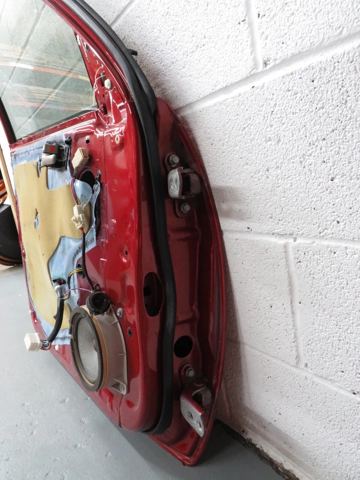 2001-2005 TOYOTA RAV4 LEFT SIDE FRONT DOOR SEMI COMPLETE (OEM) Foto 4 de 4