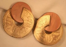 Striking Round Etched Goldtone Flowers & Birds Caramel Circles CLIP Earrings