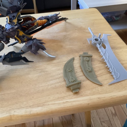 TRANSFORMERS PRIME BEAST HUNTERS VOYAGER INFERNUM BLADE PREDAKING FOR PARTS - Picture 4 of 6