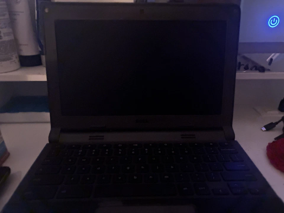 Dell Chromebook 11 3120 11.6" 16 GB Intel Celeron 1.60 GHz 2 GB - Black - Image 2 of 4