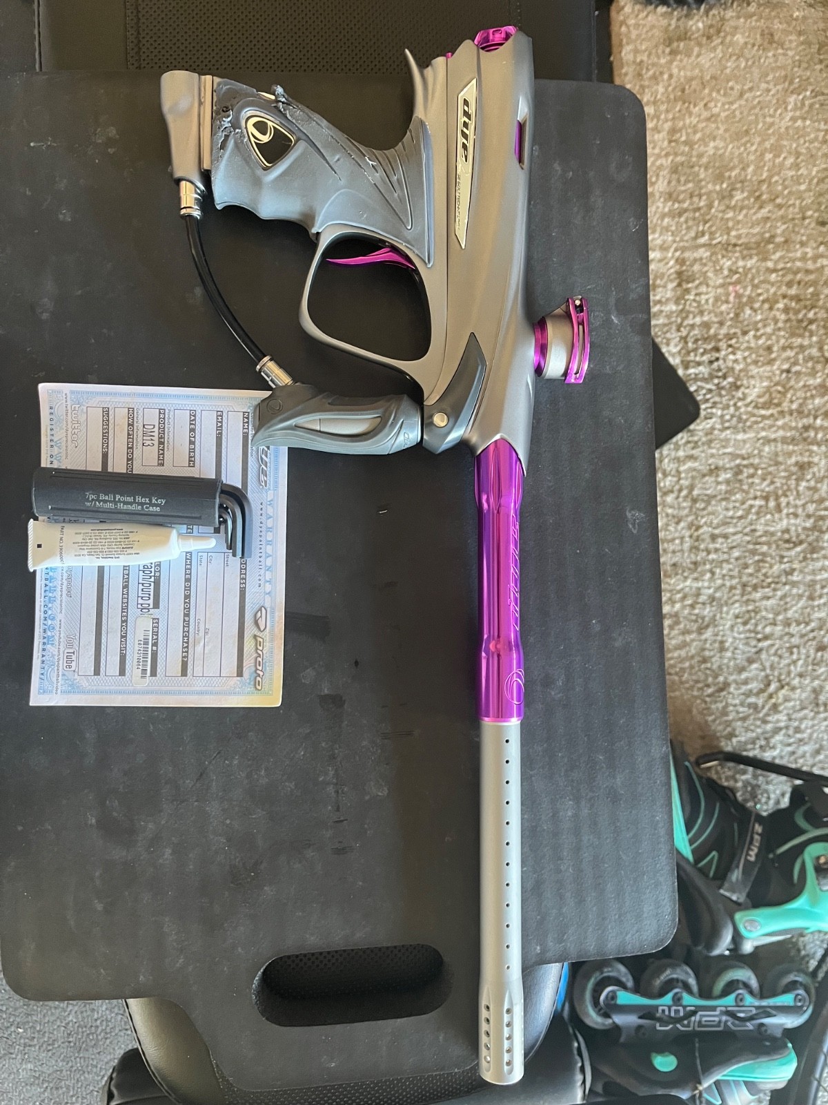 Dye DM13 grey/purple paintball marker