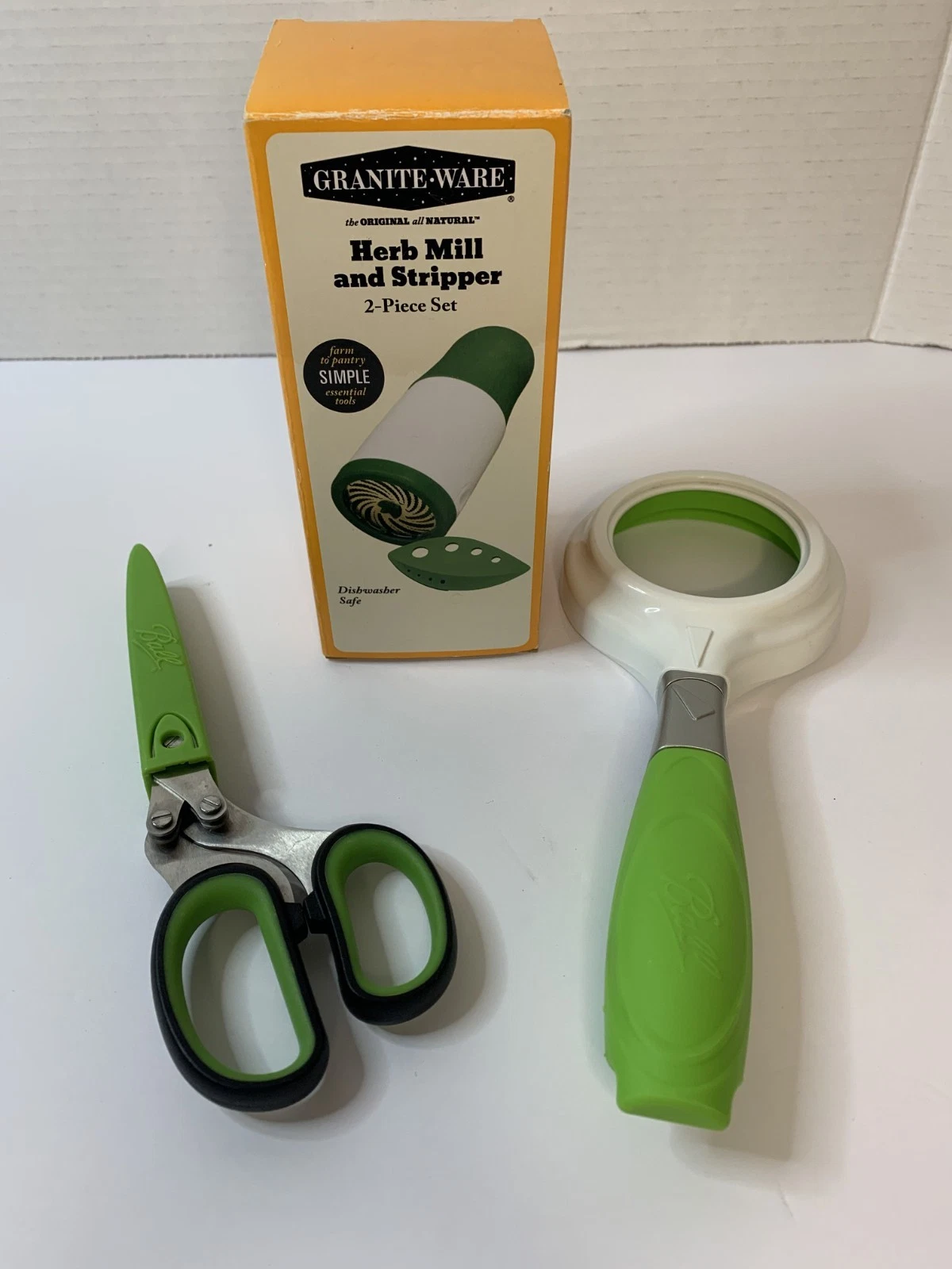 ***PREOWNED*** Herb Mill/Stripper, Ball Herb Scissors & Can Opener - Set of 3
Opens in a new window 