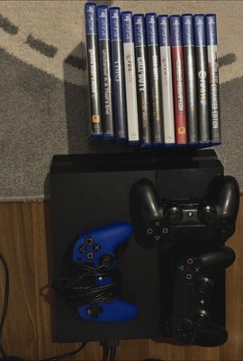 Sony PlayStation 4 mit 3 Controllern und vielen Spiele